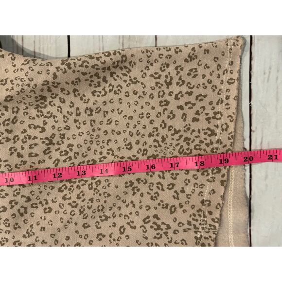 Hippie Rose Cropped Long Sleeve Leopard Medium Sweater Size Medium - Picture 8 of 9